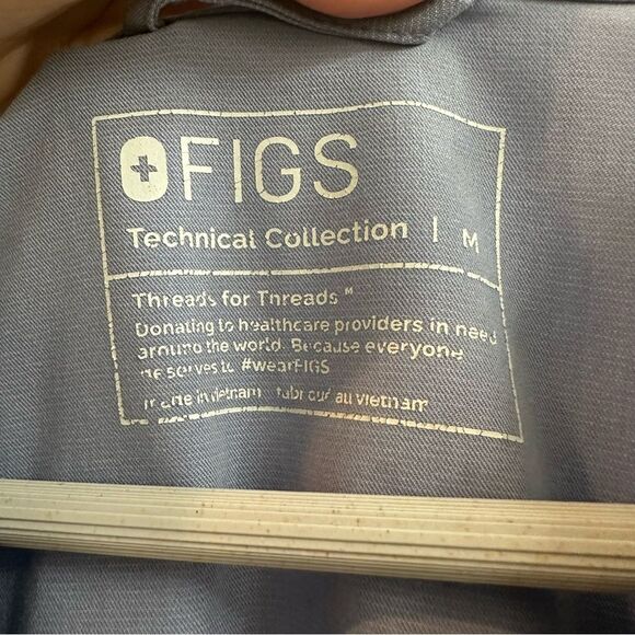Figs Catarina One Pocket Scrub top vapor blue slim fit size M - Picture 6 of 8